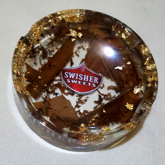 Resin ashtray - Picture 1 of 7